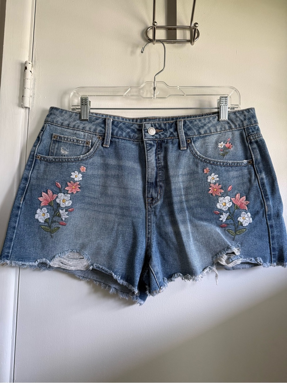 Time and Tru Embroidered High Rise Denim Shorts with Floral Accents, Size 12